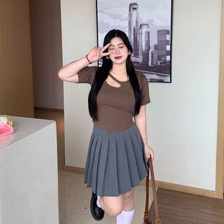 Short-sleeve Cutout Fitted Top