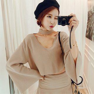 Plain Cut Out Front Cropped Long Sleeve T-shirt