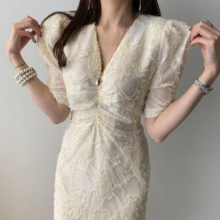 V-neck Ruffle Hem Short-sleeve Sheath Dress
