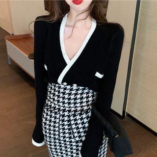 Contrast Trim V-neck Cardigan / Houndstooth Pencil Skirt