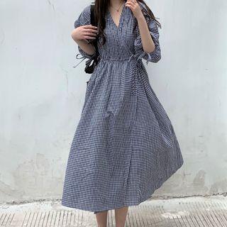 Balloon-sleeve Gingham Midi A-line Dress Plaid - Black & White - One Size