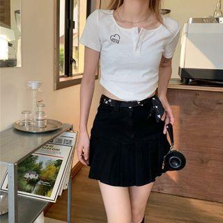 Short-sleeve Heart Print Cropped Henley T-shirt