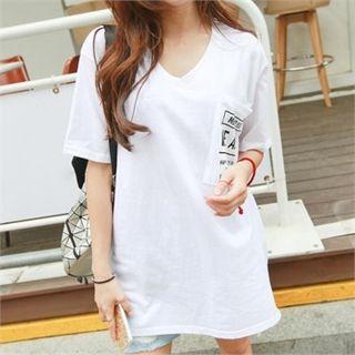 V-neck Pocket-front Lettering T-shirt