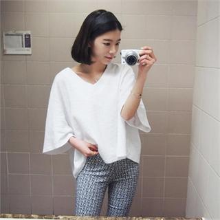 Loose-fit V-neck T-shirt