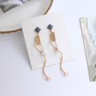Curvy Earring
