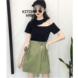 Set: Short-sleeve Cut Out T-shirt + Buckled A-line Skirt