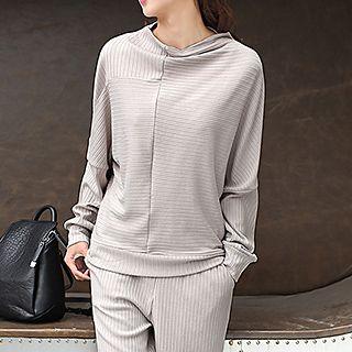 Set: Ribbed Pullover + Cropped Pants
