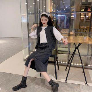 Plain Vest / Button-front Skirt / Plain T-shirt