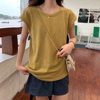 Sleeveless T-shirt / Elastic Waist Shorts