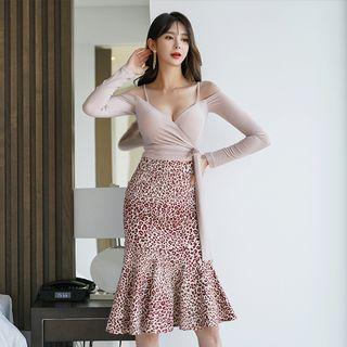 Set: Long-sleeve Cold-shoulder T-shirt + Leopard Print Mermaid Skirt