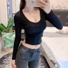 Long-sleeve Scoop-neck Cropped T-shirt