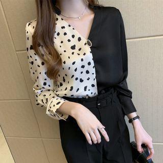 Print Panel V-neck Blouse