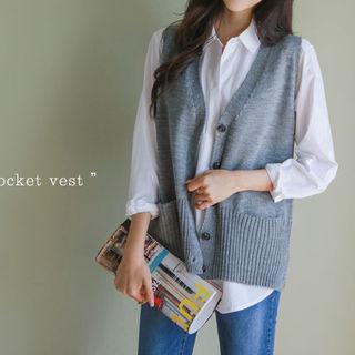 Dual-pocket Buttoned Knit Vest