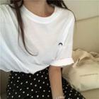 Crescent Embroidered Elbow-sleeve T-shirt White - One Size