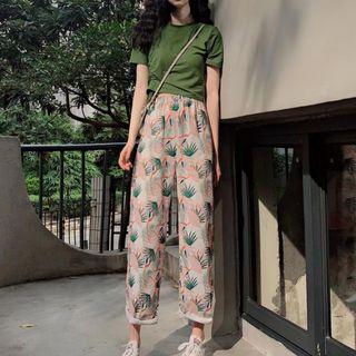 Short Sleeve Cropped T-shirt / Printed Wide Leg Pants