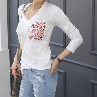 V-neck Lettering Slim-fit T-shirt