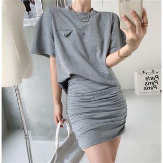 Short-sleeve Plain T-shirt / Slim-fit Skirt