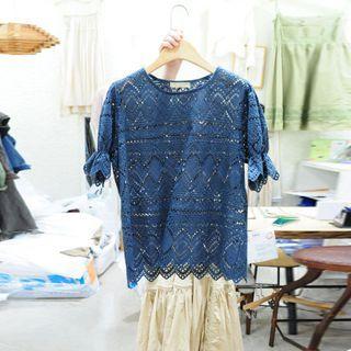 Round-neck Eyelet Short-sleeve Blouse