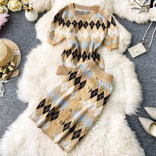 Set: Short-sleeve Round-neck Argyle Knit Top + Skirt As Shown In Figure - One Size