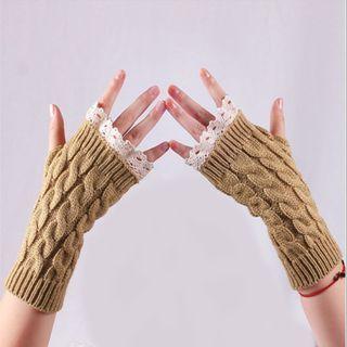 Lace-trimmed Cable Knit Fingerless Gloves