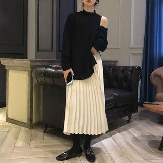 Asymmetric Cold Shoulder Sweatshirt / A-line Midi Pleated Skirt
