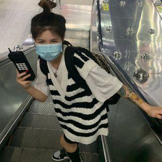 V-neck Striped Vest Stripes - Black & White - One Size