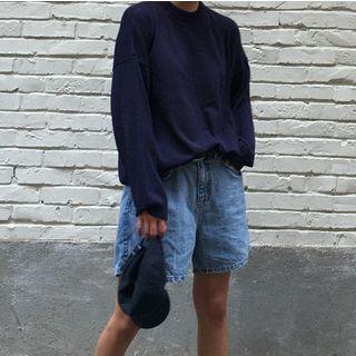 Plain Sweater / Denim Shorts