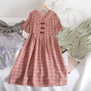 Short-sleeve Plaid Frog-buttoned A-line Shirtdress