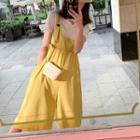 Crew-neck Short-sleeve T-shirt / Cropped Wide-leg Jumper Pants