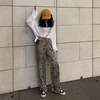Long-sleeve Lightweight Knit Top / Leopard Print Pants