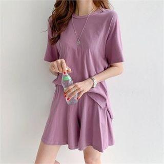 Set: Dip-back T-shirt + Band-waist Shorts