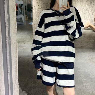 Striped Sweatshirt / Sweatshorts