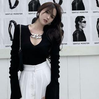 Chain-accent V-neck Long-sleeve Top Black - One Size