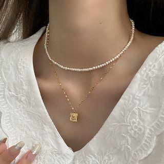 Rose Pendant Alloy Necklace / Freshwater Pearl Choker / Set