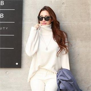 Turtle-neck Loose-fit Napped Top