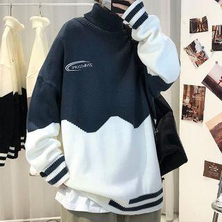 Lettering Print Two-tone Turtleneck Sweater