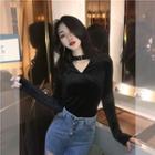 Long-sleeve Choker Neck Velvet T-shirt Black - One Size