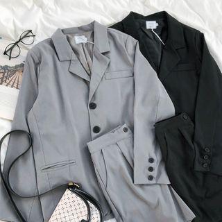 Plain Blazer / High-waist Plain Shorts