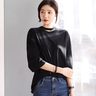 Choker-neck 3/4-sleeve T-shirt
