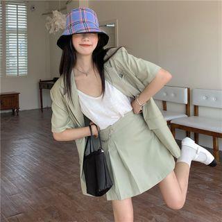 Short-sleeve Loose-fit Jacket / Plain Slim-fit Skirt