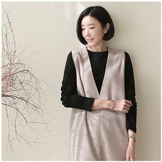 Sleeveless V-neck Slit-side Dress