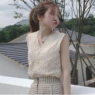 Short-sleeve Lace Blouse / Sleeveless Blouse / Plaid Cropped Pants / Set