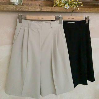 Pleated A-line Bermuda Shorts