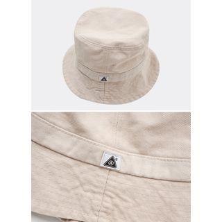 Label-patched Bucket Hat