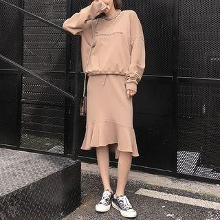 Set: Lettering Pullover + Ruffle Midi Skirt