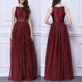 Crew-neck Sleeveless Evening Gown