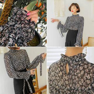 Tie-cuff Frilled Floral Blouse One Size