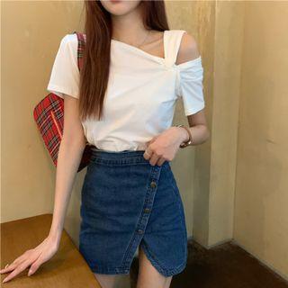 Short-sleeve Plain Twisted Cutout T-shirt