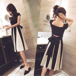 Set: Cutout Back Short-sleeve T-shirt + Color Block A-line Skirt