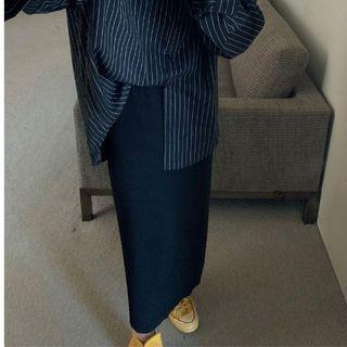 Striped Shirt / Plain Knit Midi Pencil Skirt
